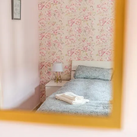 Tuguest Isabel La Catolica Ii Apartment
